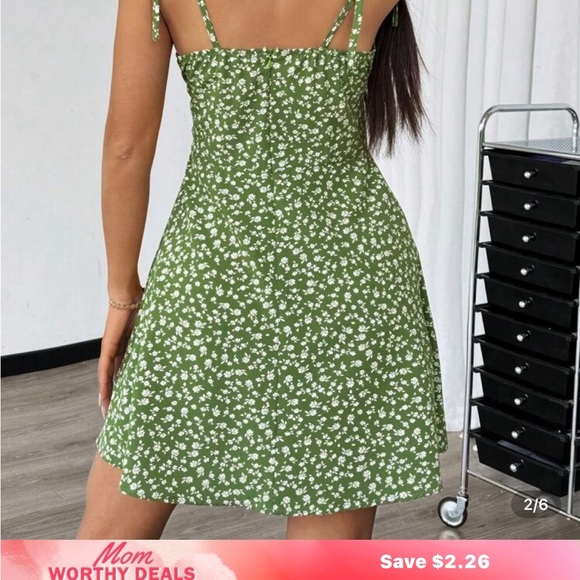 Chic Green Floral Mini Dress with Rouched bust Detail

8115 - Picture 2 of 8